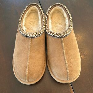 Tasman II size 5 big kid Uggs